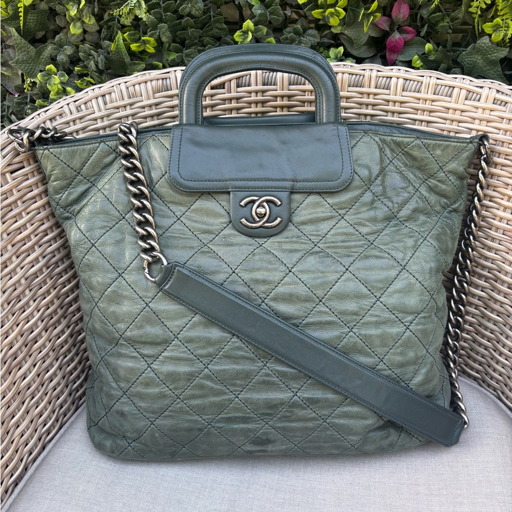Authentic CHANEL in the mix iridescent khaki green tote 2011 winter collection